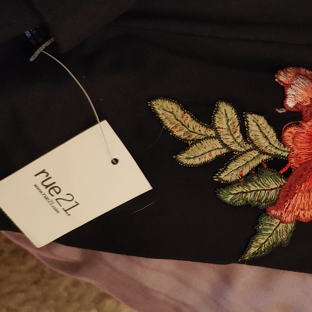 NWT RUE 21 BLACK PANTS WITH ROSE - Picture 8 of 8